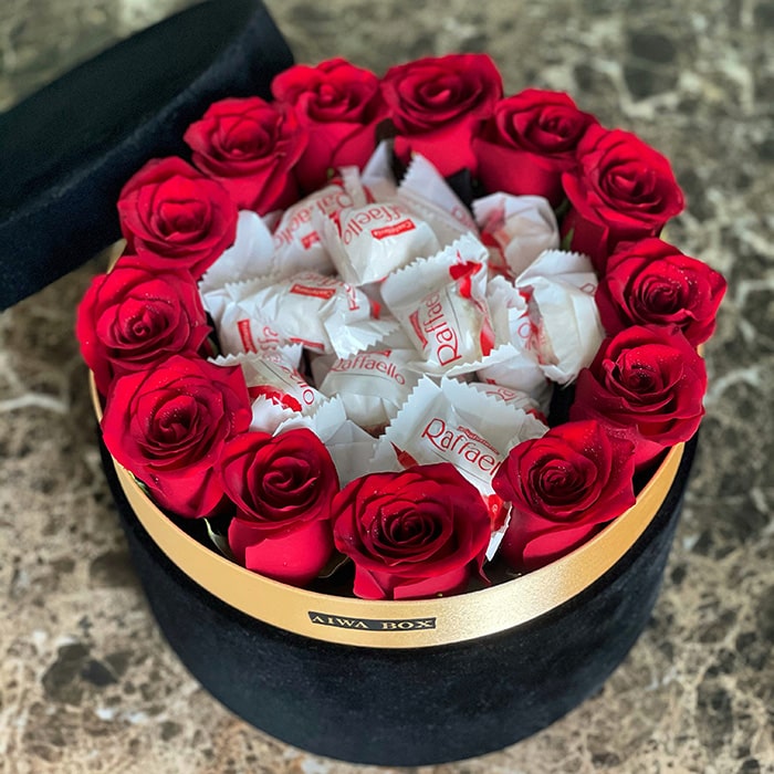 Chocolate with Red Roses in a Black Velvet Round Box – Aiwa Flowers